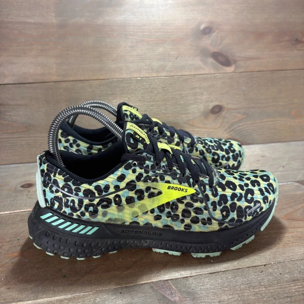 Brooks Adrenaline GTS 21 Womens size 6 shoes Green Cheetah wild Running sneakers